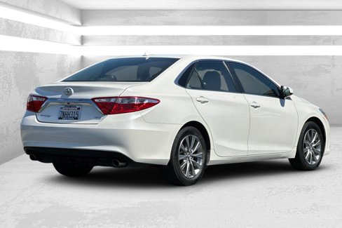 Used 2015 Toyota Camry image 4