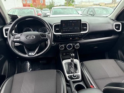 Certified 2022 Hyundai Venue Limited w/ Cargo Package image 13