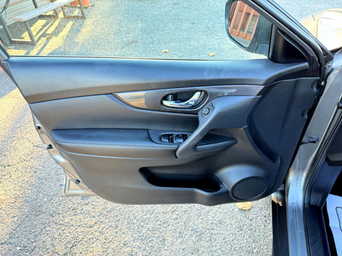 Used 2017 Nissan Rogue S image 15