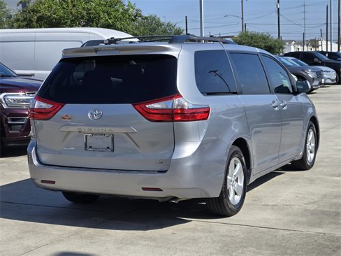 Used 2015 Toyota Sienna LE image 7