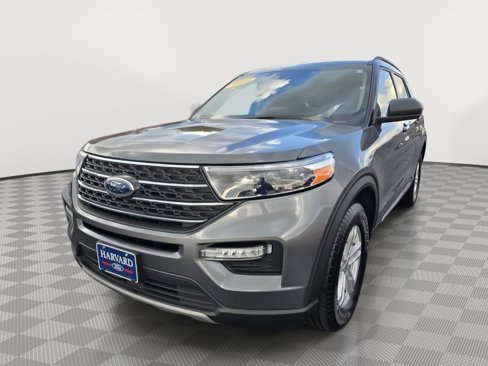 Used 2023 Ford Explorer XLT w/ Equipment Group 202A image 3
