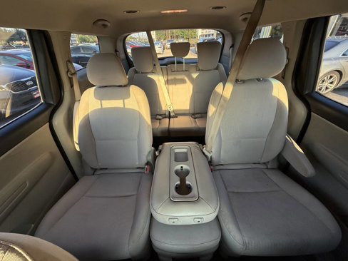 Used 2019 Kia Sedona LX image 9