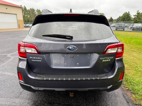 Used 2017 Subaru Outback 2.5i Premium image 2