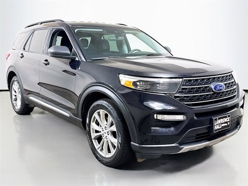 Used 2023 Ford Explorer XLT w/ Equipment Group 202A image 3