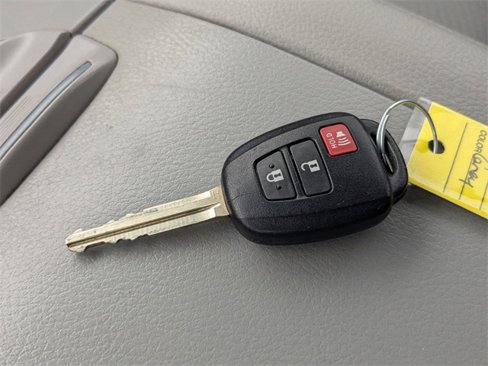 Used 2019 Toyota Highlander LE image 26