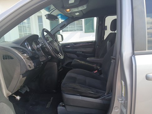 Used 2016 Dodge Grand Caravan SE image 12
