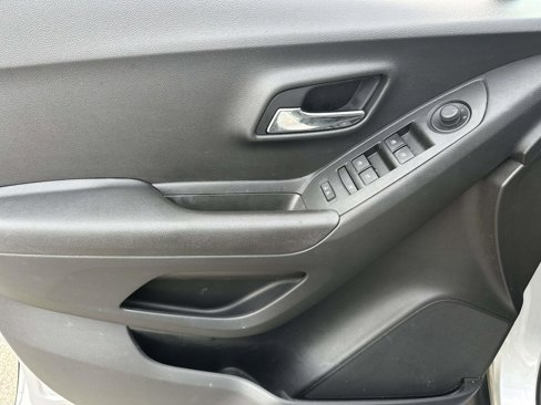 Used 2019 Chevrolet Trax LT w/ Driver Confidence Package image 17