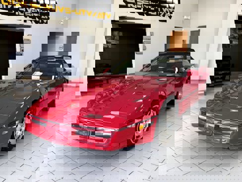 Used 1986 Chevrolet Corvette Convertible image 2