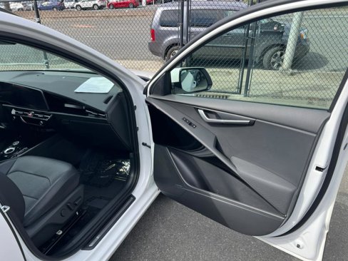 Used 2023 Kia Niro Wave image 36