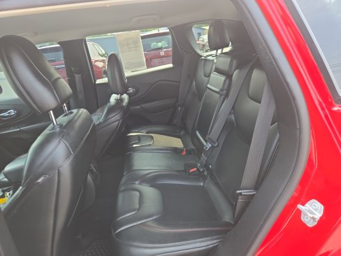 Used 2019 Jeep Cherokee Trailhawk image 13
