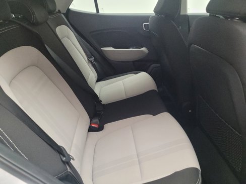 Used 2023 Hyundai Venue SEL image 19