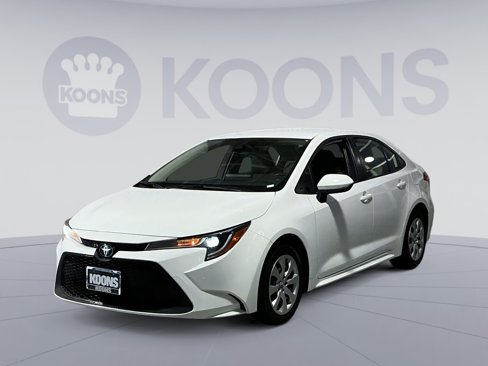 Used 2022 Toyota Corolla LE image 1