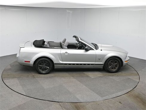 Used 2009 Ford Mustang Convertible image 36