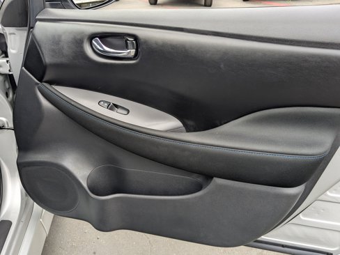 Certified 2024 Nissan Leaf S image 30