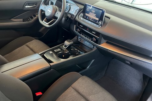 Used 2024 Nissan Rogue SV image 16