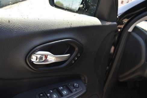 Used 2022 Jeep Cherokee Trailhawk w/ Premium Leather Package image 12