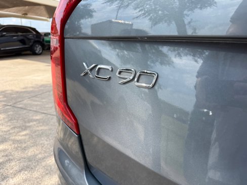 Used 2018 Volvo XC90 T5 Momentum w/ Convenience Package image 11