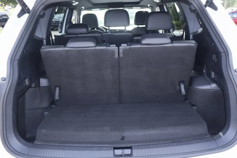 Used 2022 Volkswagen Tiguan SE R-Line image 17