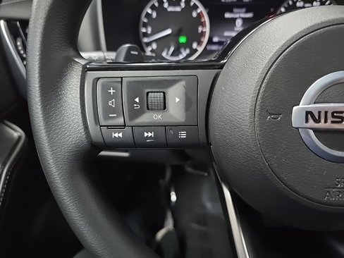 Used 2021 Nissan Rogue SV image 19