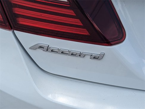 Used 2017 Honda Accord Touring image 11