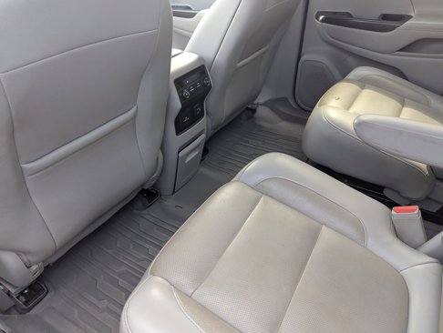 Used 2019 GMC Acadia SLT w/ LPO, Floor Liner Package image 15
