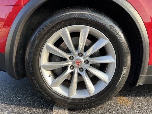 Used 2018 Tesla Model X image 47
