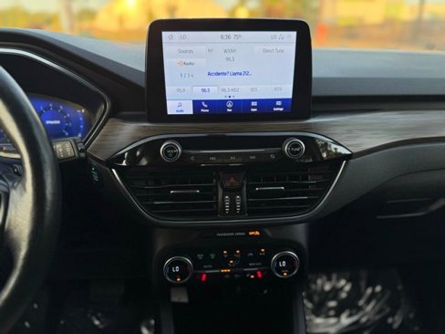 Used 2020 Ford Escape Titanium image 34