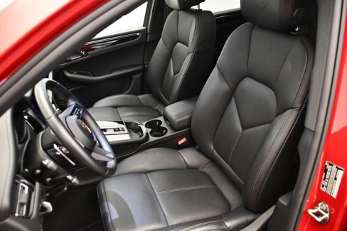 Certified 2025 Porsche Macan Turbo image 43