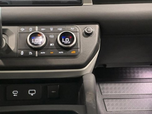 Certified 2022 Land Rover Defender 110 SE image 16