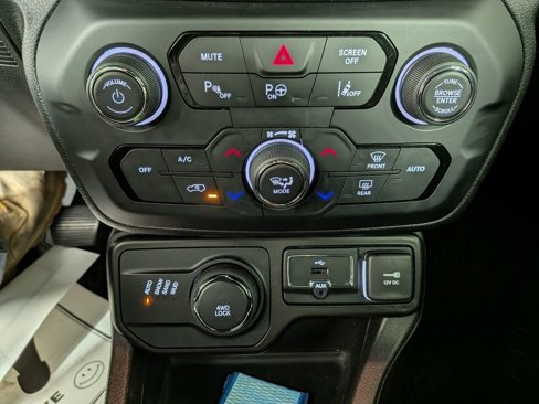 Used 2021 Jeep Renegade Latitude w/ Convenience Group image 17