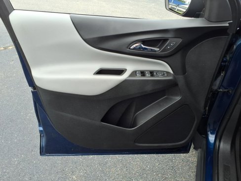 Used 2022 Chevrolet Equinox LS w/ LS Convenience Package image 8