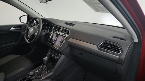 Used 2020 Volkswagen Tiguan SE image 9