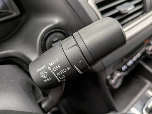 Used 2018 MAZDA MAZDA3 Touring image 19