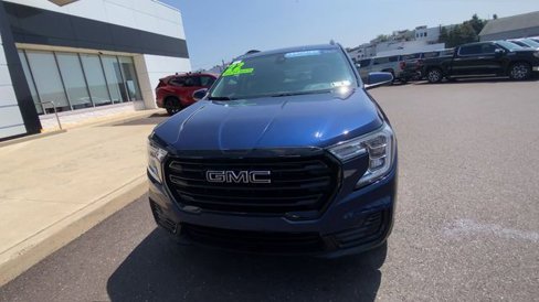 Certified 2022 GMC Terrain SLE w/ Driver Convenience Package image 4