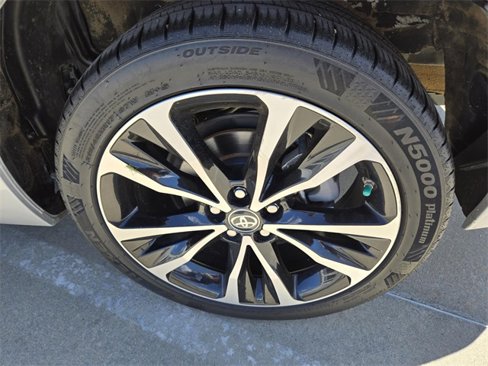 Used 2017 Toyota Corolla SE image 9