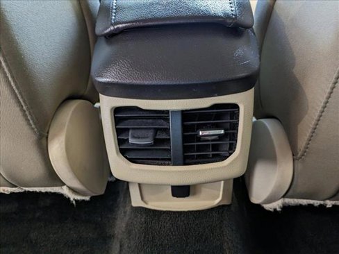 Used 2015 Ford Fusion SE image 16