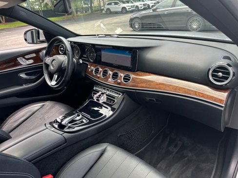 Used 2017 Mercedes-Benz E 300 4MATIC image 35