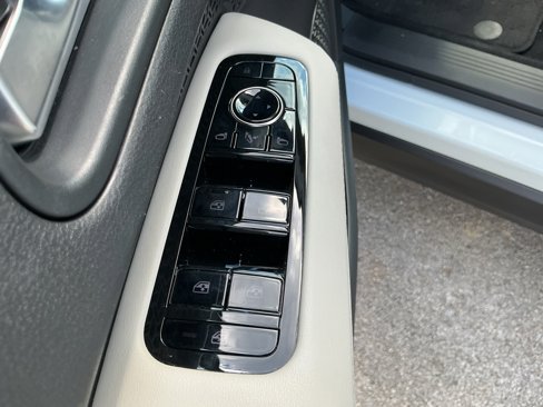 Used 2023 Nissan Ariya FWD image 20
