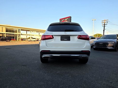 Used 2019 Mercedes-Benz GLC 300 4MATIC w/ Premium Package image 13