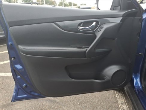 Used 2018 Nissan Rogue SV image 26