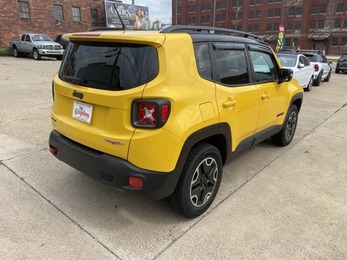 Used 2016 Jeep Renegade Trailhawk w/ Premium Trailhawk Package image 8