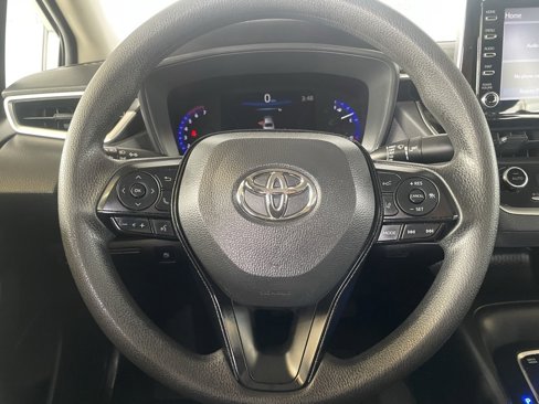 Used 2021 Toyota Corolla LE image 32