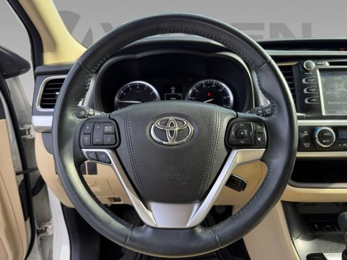 Used 2016 Toyota Highlander XLE image 13