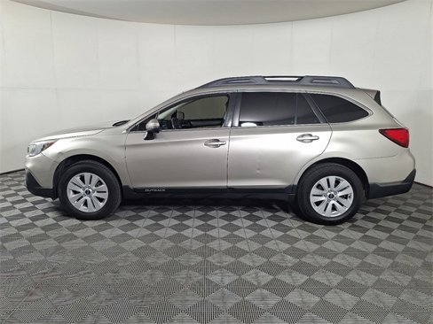 Used 2019 Subaru Outback 2.5i Premium image 7