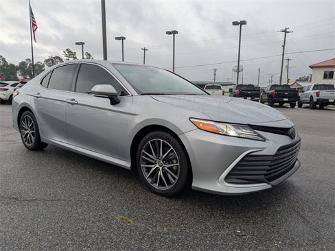 Used 2023 Toyota Camry XLE image 2
