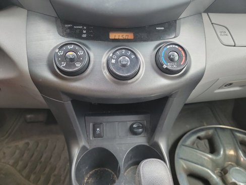 Used 2011 Toyota RAV4 4WD image 18