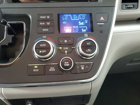 Used 2015 Toyota Sienna LE image 20