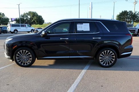 Used 2024 Hyundai Palisade Calligraphy image 2