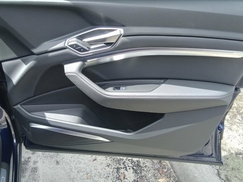 Certified 2022 Audi e-tron Premium Plus w/ Premium Plus Package image 27