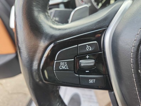 Used 2018 BMW 530i xDrive w/ Premium Package image 14